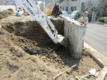 位置が決まり、重機で土を掘ります