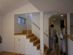 建具の具合やカウンターのキズチェック。