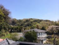目の前は山と空！